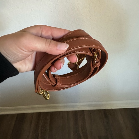 Chic Wicker Mini Bag with Brown Handle - Picture 7 of 8